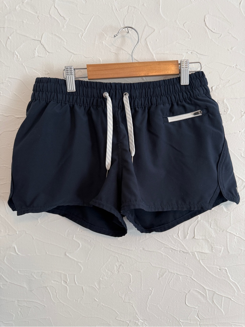 Vuori Clementine Shorts. Size small. Navy Blue